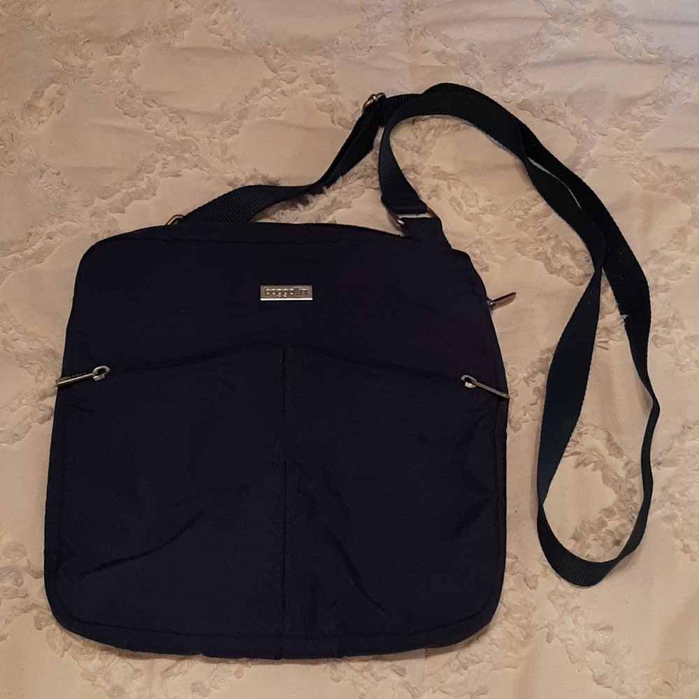 Navy baggallini crossbody bag purse
